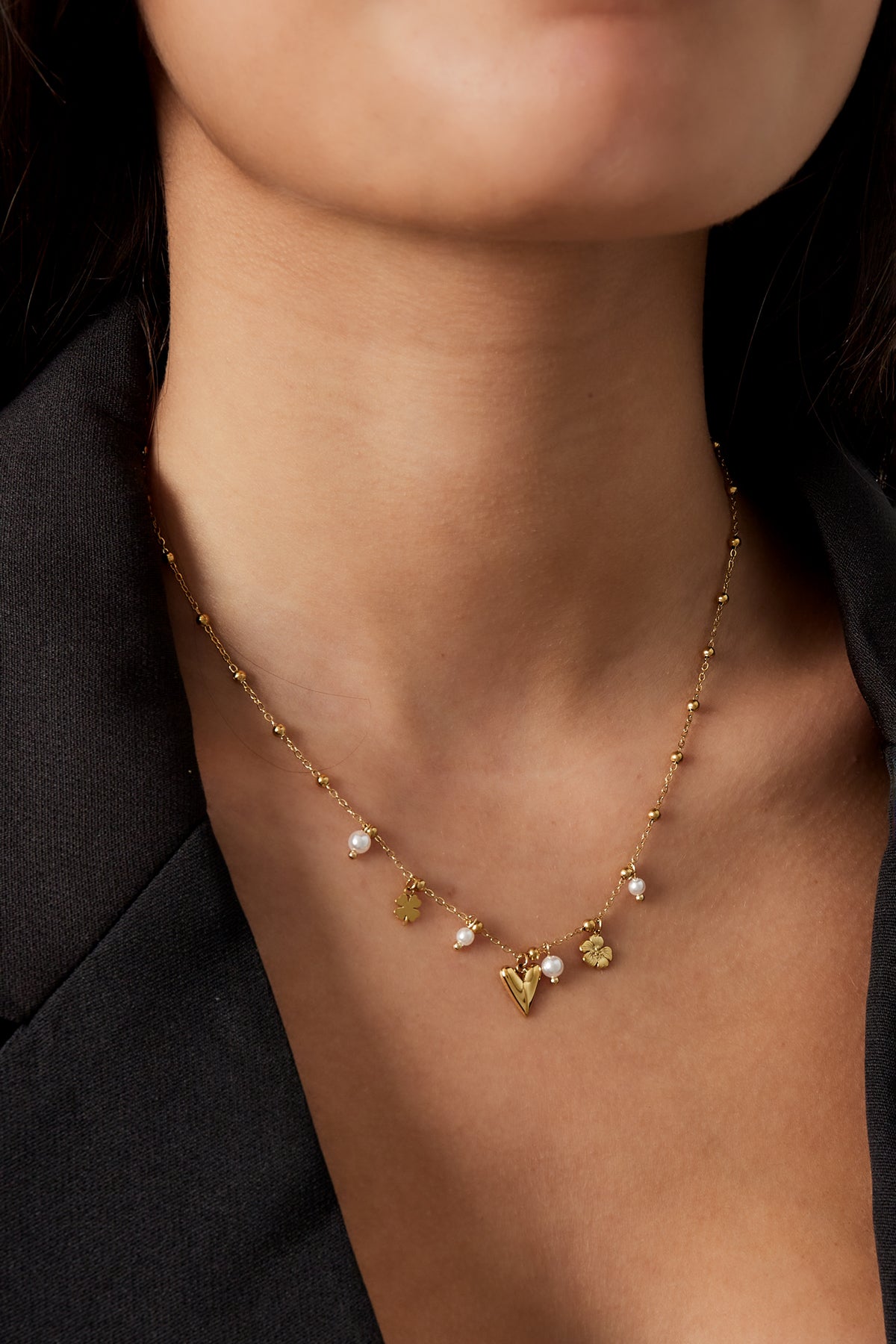 Collana corta con charm pendenti in acciaio inox – oro o argento
