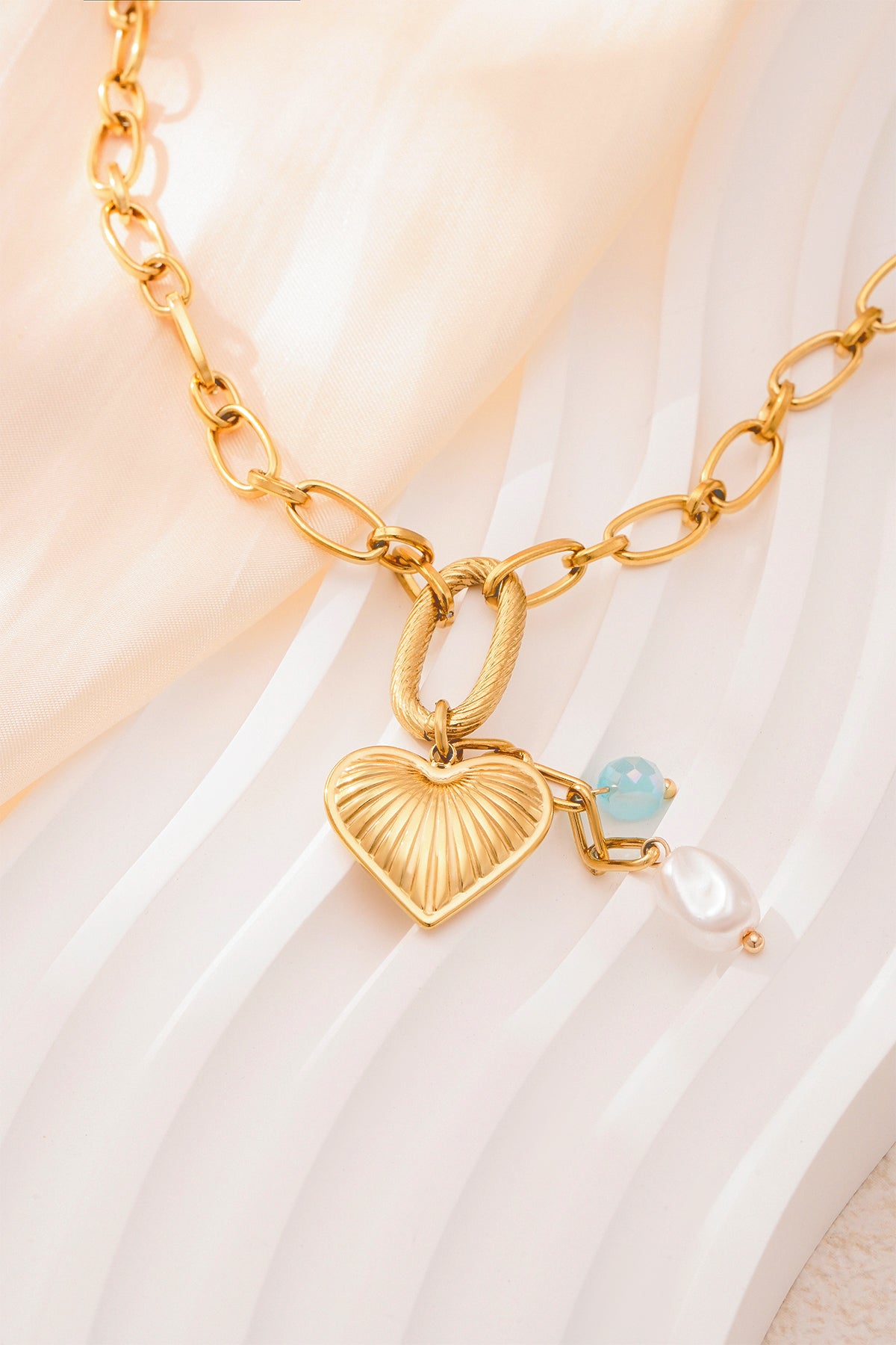 Collana con cuore e chiave in acciaio inox – delicata ed elegante